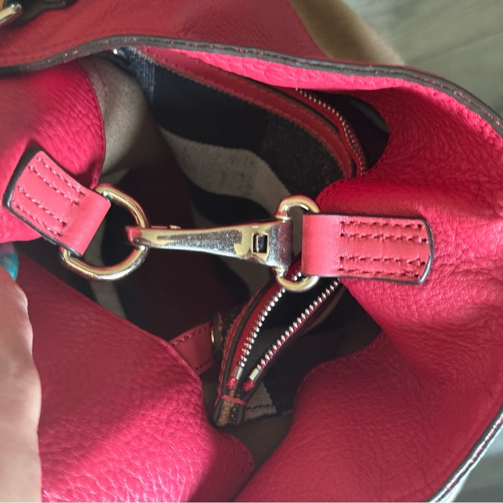 💎Burberry Chevron Canvas Ashby Tassle Bucket Hobo Bag 💎 - Picture 13 of 16